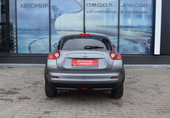 Подержанный автомобиль Nissan Juke 2014 года (6 фото)