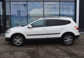 Подержанный автомобиль Nissan Qashqai+2 2013 года (8 фото)