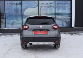 Подержанный автомобиль Renault Kaptur 2021 года (6 фото)