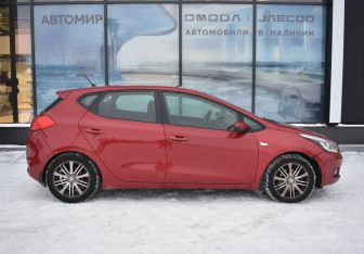 Подержанный автомобиль Kia Ceed Hatchback 2013 года (4 фото)