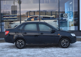 Подержанный автомобиль LADA (ВАЗ) Granta Sedan 2015 года (4 фото)