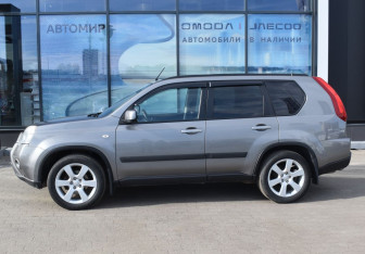 Подержанный автомобиль Nissan X-Trail 2011 года (8 фото)