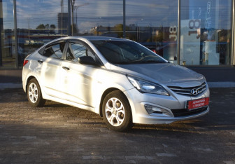 Подержанный автомобиль Hyundai Solaris Sedan 2015 года (3 фото)