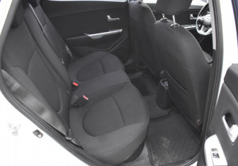 Подержанный автомобиль Kia Rio Hatchback 2014 года (11 фото)