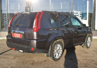 Подержанный автомобиль Nissan X-Trail 2011 года (5 фото)