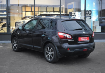 Подержанный автомобиль Nissan Qashqai 2010 года (7 фото)