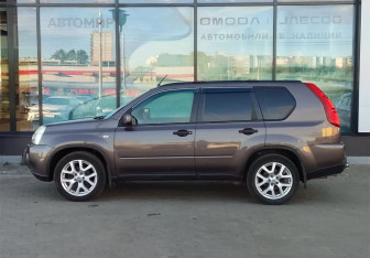 Подержанный автомобиль Nissan X-Trail 2008 года (8 фото)
