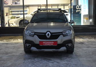 Подержанный автомобиль Renault Sandero 2019 года (2 фото)