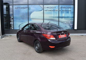 Подержанный автомобиль Hyundai Solaris Sedan 2012 года (7 фото)