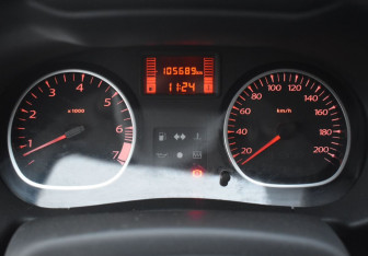 Подержанный автомобиль Renault Duster 2015 года (13 фото)