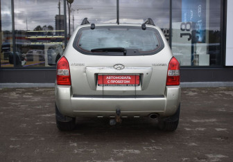 Подержанный автомобиль Hyundai Tucson 2007 года (6 фото)