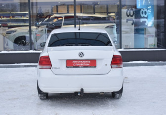 Подержанный автомобиль Volkswagen Polo Sedan 2013 года (6 фото)
