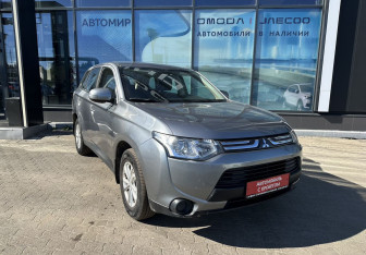 Подержанный автомобиль Mitsubishi Outlander 2012 года (3 фото)