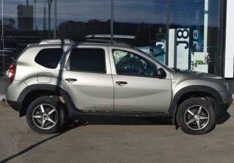 Подержанный автомобиль Renault Duster 2012 года (4 фото)