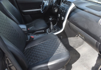 Подержанный автомобиль Suzuki Grand Vitara 2010 года (10 фото)
