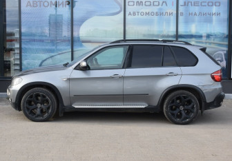 Подержанный автомобиль BMW X5 2007 года (8 фото)