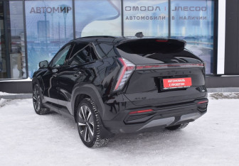 Подержанный автомобиль Geely Atlas 2024 года (7 фото)