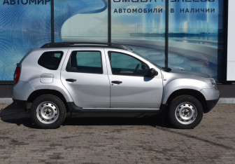 Подержанный автомобиль Renault Duster 2014 года (4 фото)