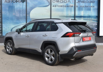Подержанный автомобиль Toyota RAV4 2021 года (7 фото)
