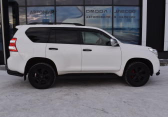 Подержанный автомобиль Toyota Land Cruiser Prado 2017 года (4 фото)