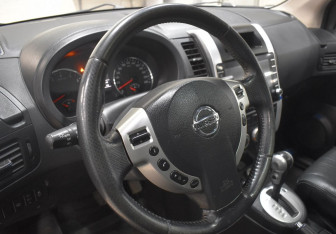Подержанный автомобиль Nissan X-Trail 2012 года (13 фото)