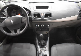 Подержанный автомобиль Renault Megane Hatchback 2011 года (12 фото)