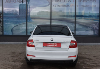 Подержанный автомобиль Skoda Octavia Liftback 2016 года (6 фото)