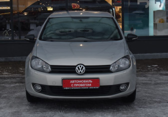 Подержанный автомобиль Volkswagen Golf Hatchback 2012 года (2 фото)