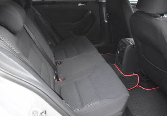 Подержанный автомобиль Volkswagen Jetta Sedan 2011 года (11 фото)