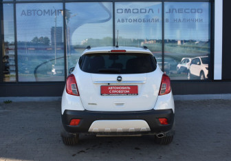 Подержанный автомобиль Opel Mokka 2013 года (6 фото)