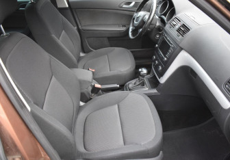 Подержанный автомобиль Skoda Yeti 2012 года (10 фото)