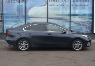 Подержанный автомобиль Kia Cerato Sedan 2021 года (4 фото)