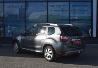 Подержанный автомобиль Nissan Terrano 2015 года (7 фото)