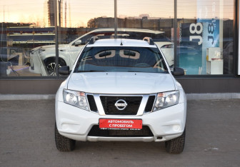 Подержанный автомобиль Nissan Terrano 2018 года (2 фото)