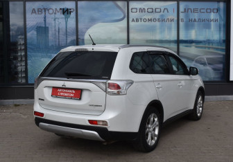 Подержанный автомобиль Mitsubishi Outlander 2014 года (5 фото)