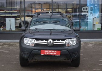 Подержанный автомобиль Renault Duster 2017 года (2 фото)