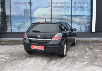 Подержанный автомобиль Opel Astra Hatchback 2011 года (5 фото)
