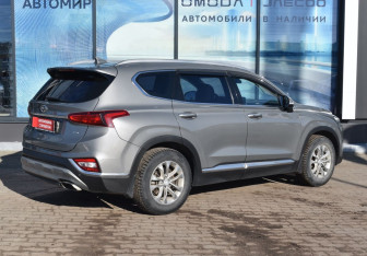 Подержанный автомобиль Hyundai Santa Fe 2019 года (5 фото)