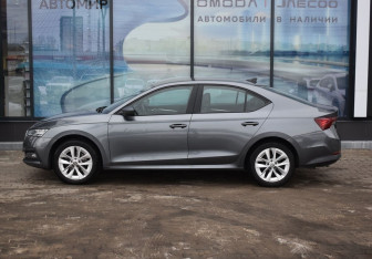 Подержанный автомобиль Skoda Octavia Liftback 2021 года (8 фото)