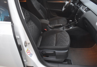 Подержанный автомобиль Skoda Octavia Liftback 2020 года (10 фото)