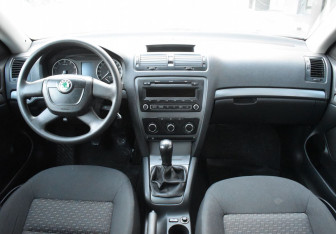 Подержанный автомобиль Skoda Octavia Liftback 2013 года (12 фото)