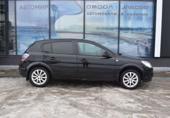 Подержанный автомобиль Opel Astra Hatchback 2011 года (4 фото)