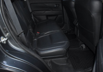 Подержанный автомобиль Mitsubishi Outlander 2019 года (11 фото)