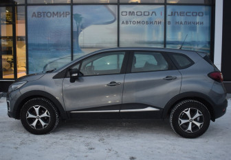 Подержанный автомобиль Renault Kaptur 2018 года (8 фото)