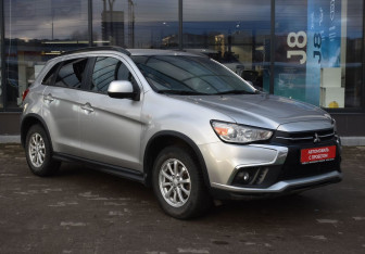 Подержанный автомобиль Mitsubishi ASX 2017 года (3 фото)