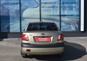 Подержанный автомобиль Kia Rio Sedan 2009 года (6 фото)