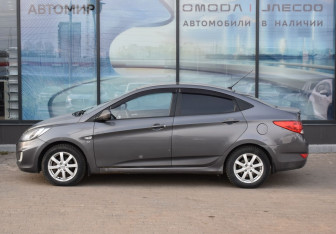 Подержанный автомобиль Hyundai Solaris Sedan 2013 года (8 фото)