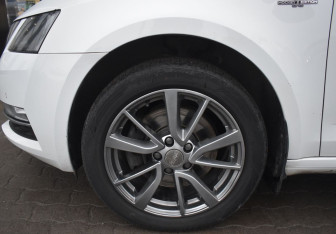 Подержанный автомобиль Skoda Octavia Liftback 2020 года (9 фото)