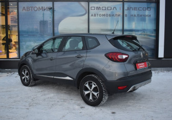 Подержанный автомобиль Renault Kaptur 2018 года (7 фото)