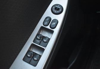 Подержанный автомобиль Hyundai Solaris Hatchback 2015 года (13 фото)